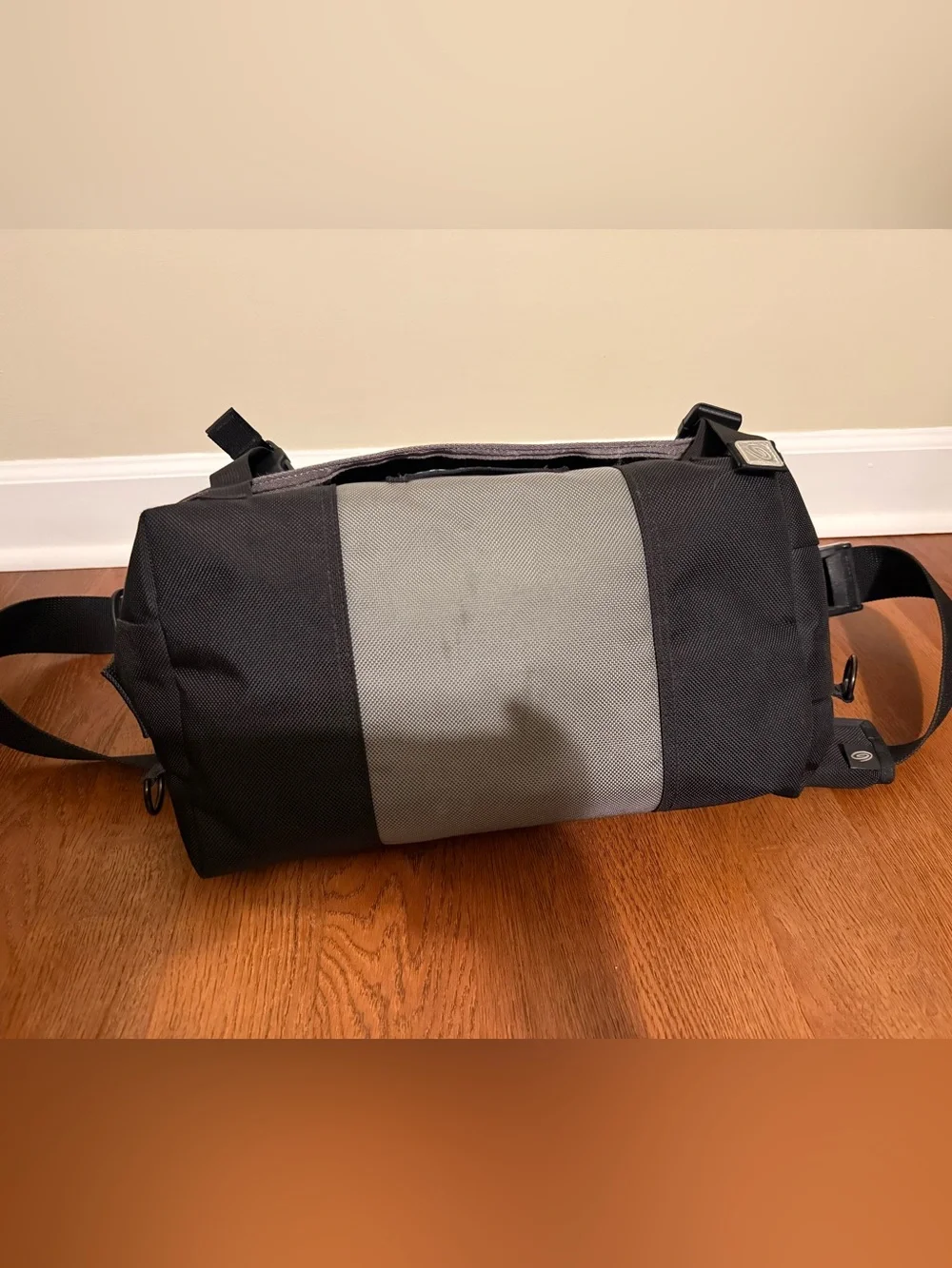Timbuk2 Commute TSA Laptop Messenger Bag Black Gray Medium